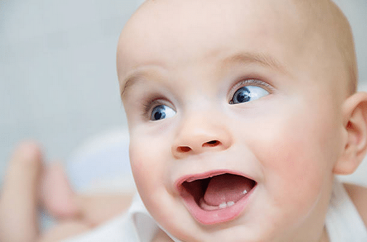 Poussées dentaires des nourrissons : que faut-il savoir ?
